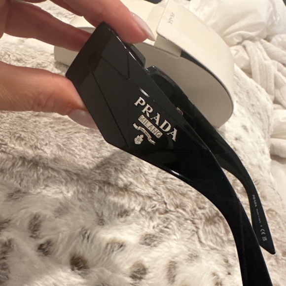 Prada sunglasses New - Picture 2 of 3